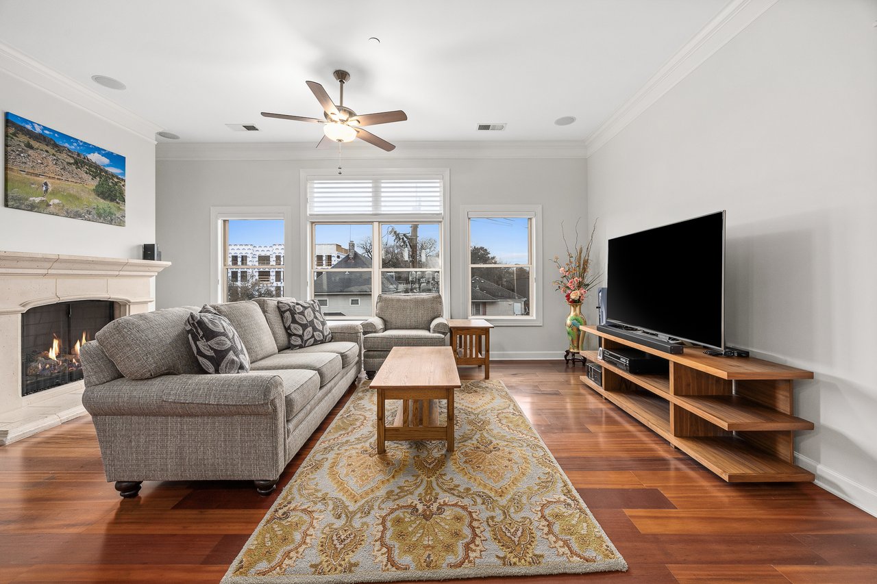 4929 FOREST Avenue Unit: 2E