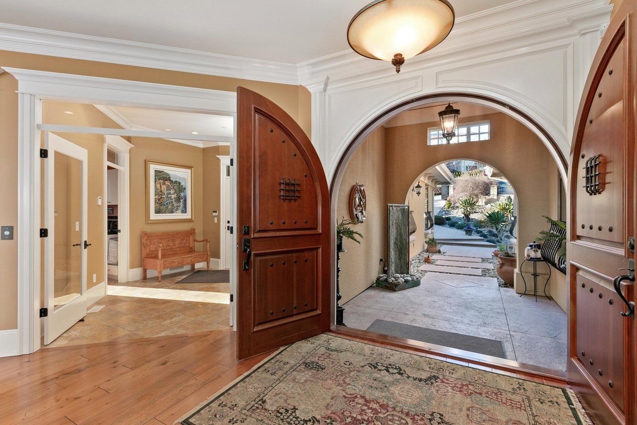 14480 Magdalen Crescent