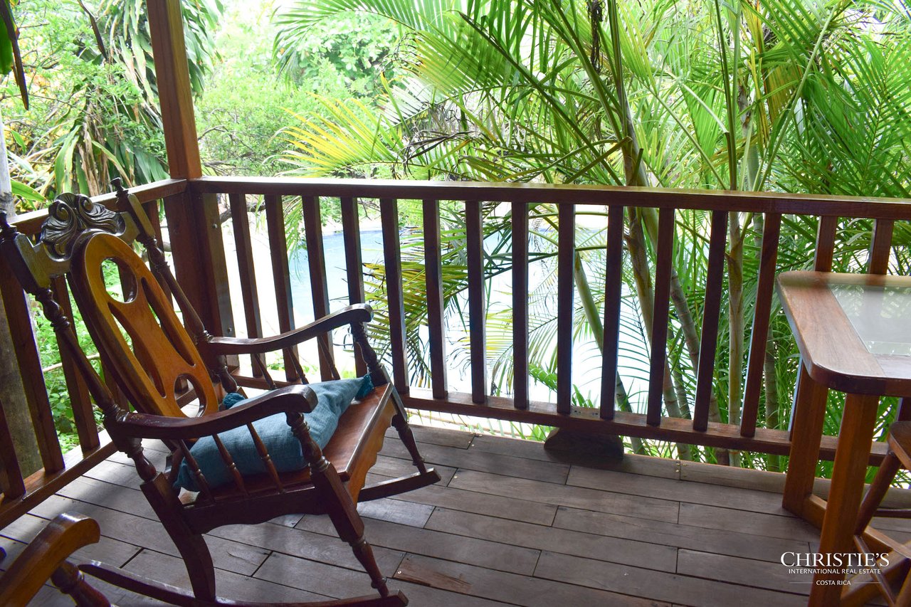 Hotel Las Tortugas - Legendary Beachfront Boutique Hotel 