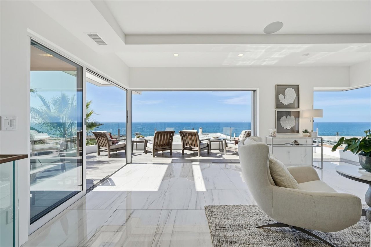  Steps from the Sand & Panoramic Views in Manhattan Beach