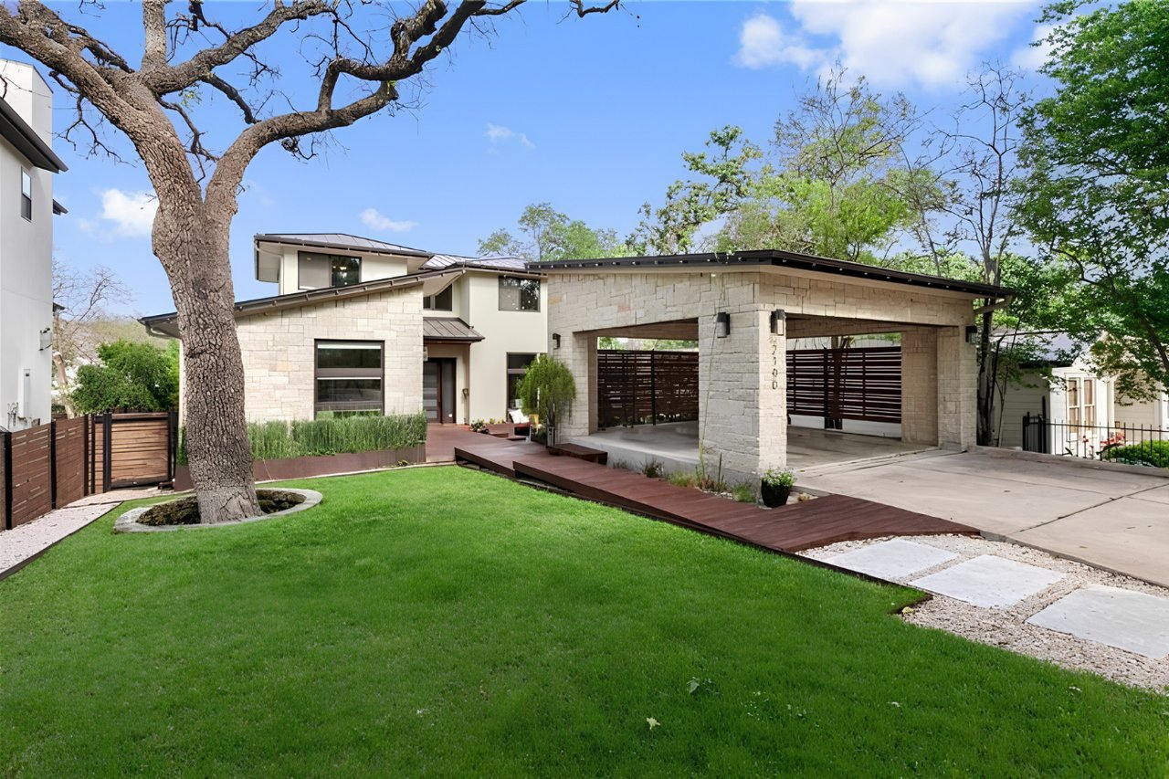 2100 Elton LN