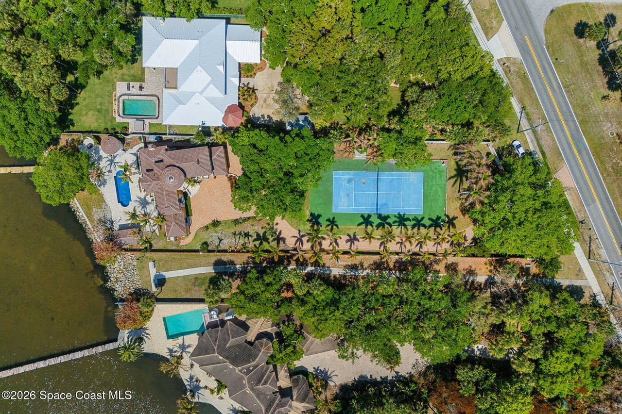 1000 N Riverside Dr