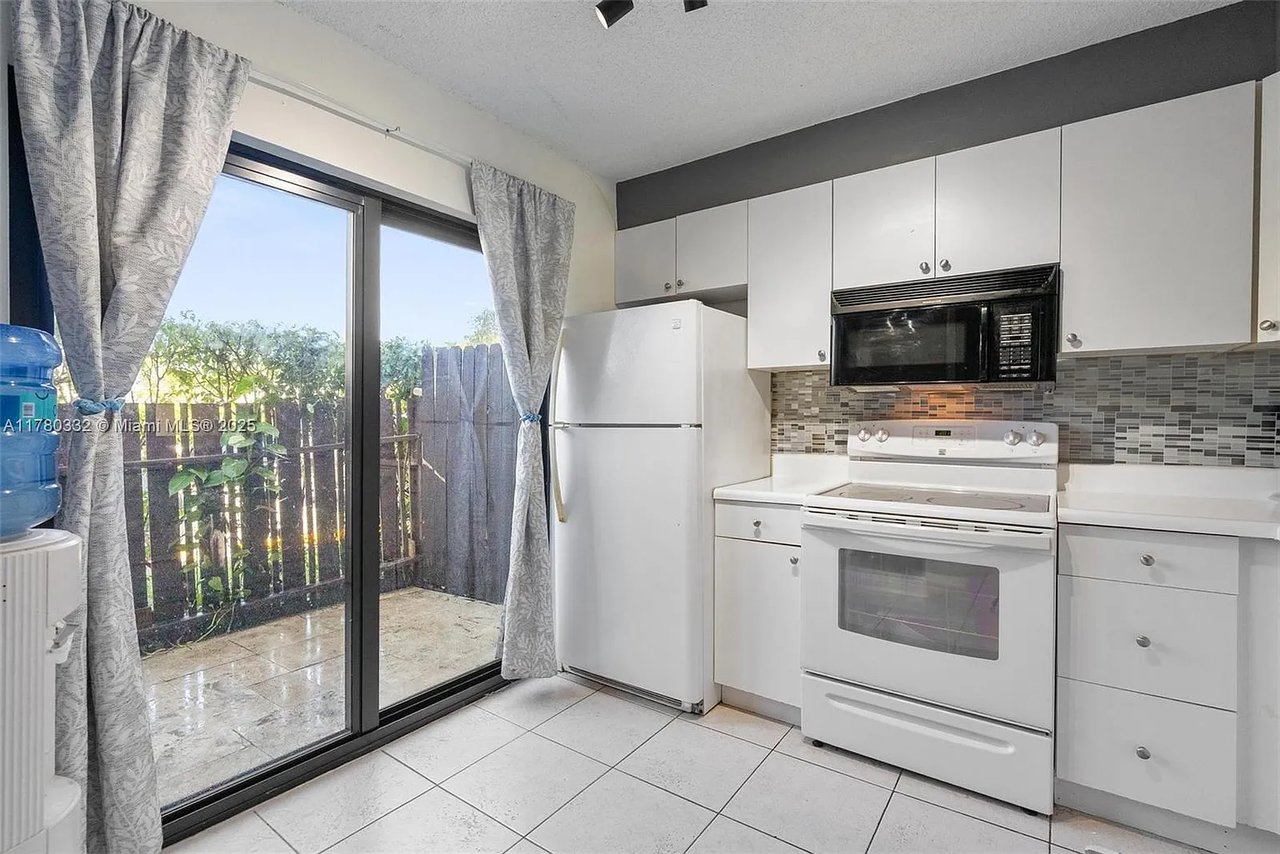 3200 NW 5th Ter Apt 33