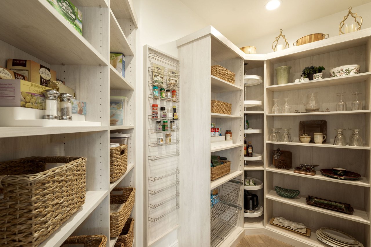 7115 E FOOTHILL Drive