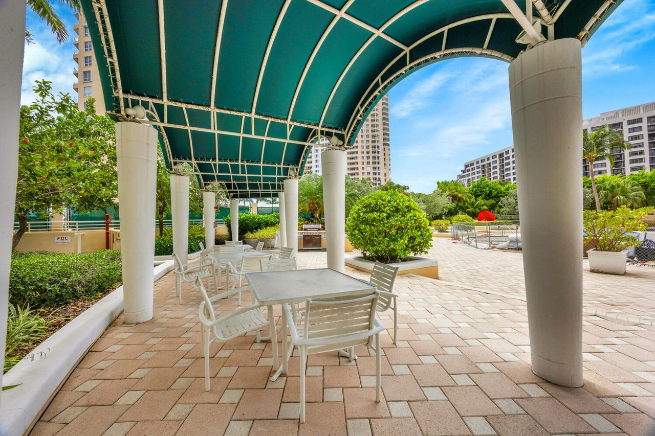 Spacious Rental in Brickell Key
