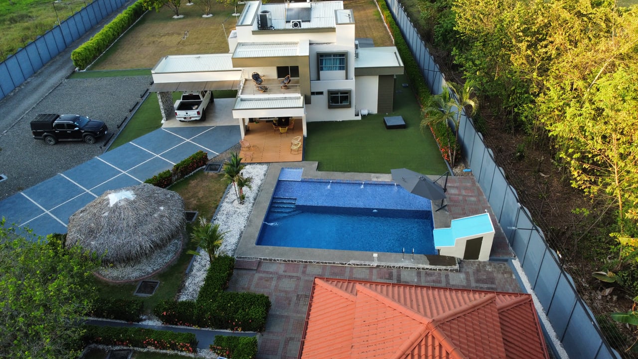 Beautiful house in Residencial Palmas del Sol | Tranquility and style