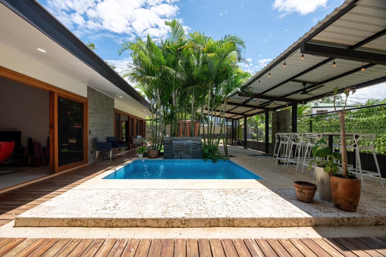 3 Bedroom Stylish Oasis, Close to the Beach and the Uvita River!