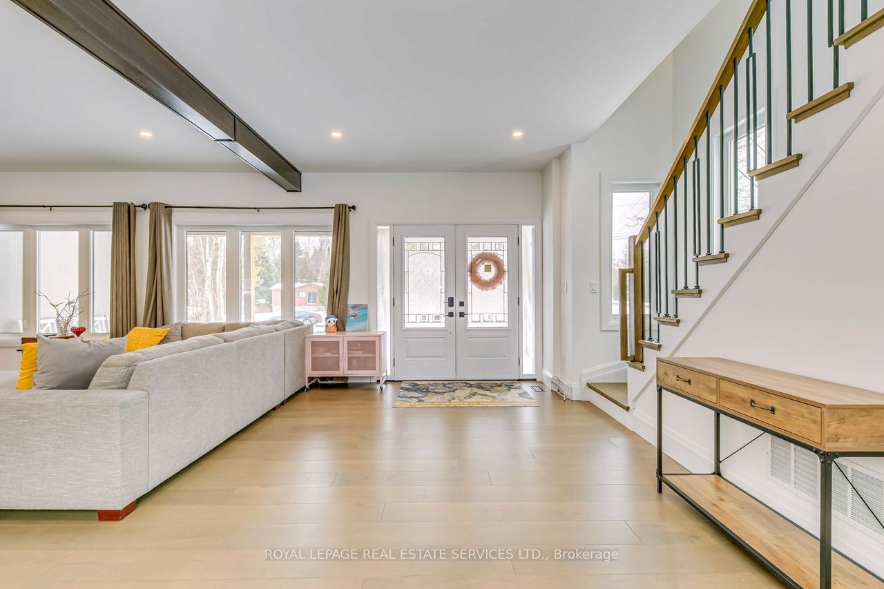 2 Couchiching Cres