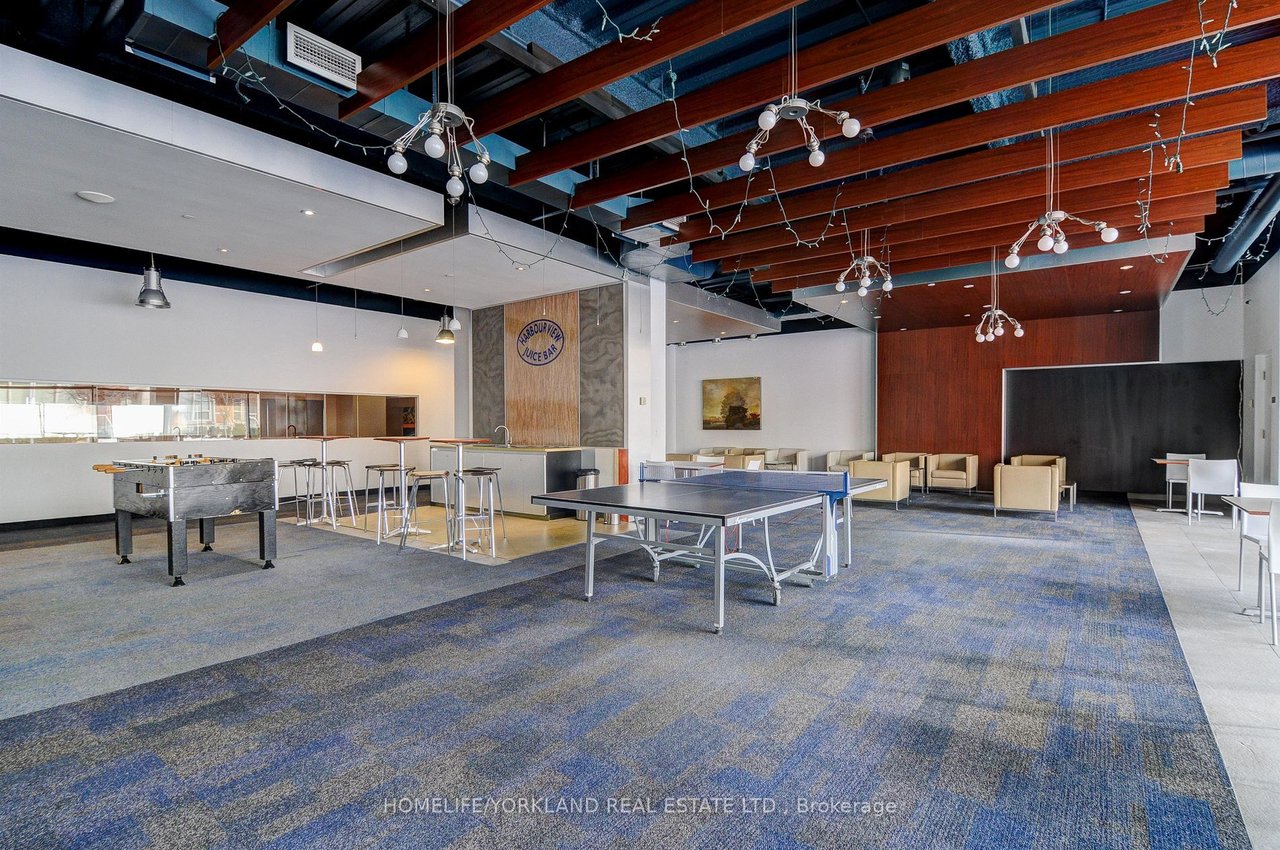 LUXURY DOWNTOWN LIVING