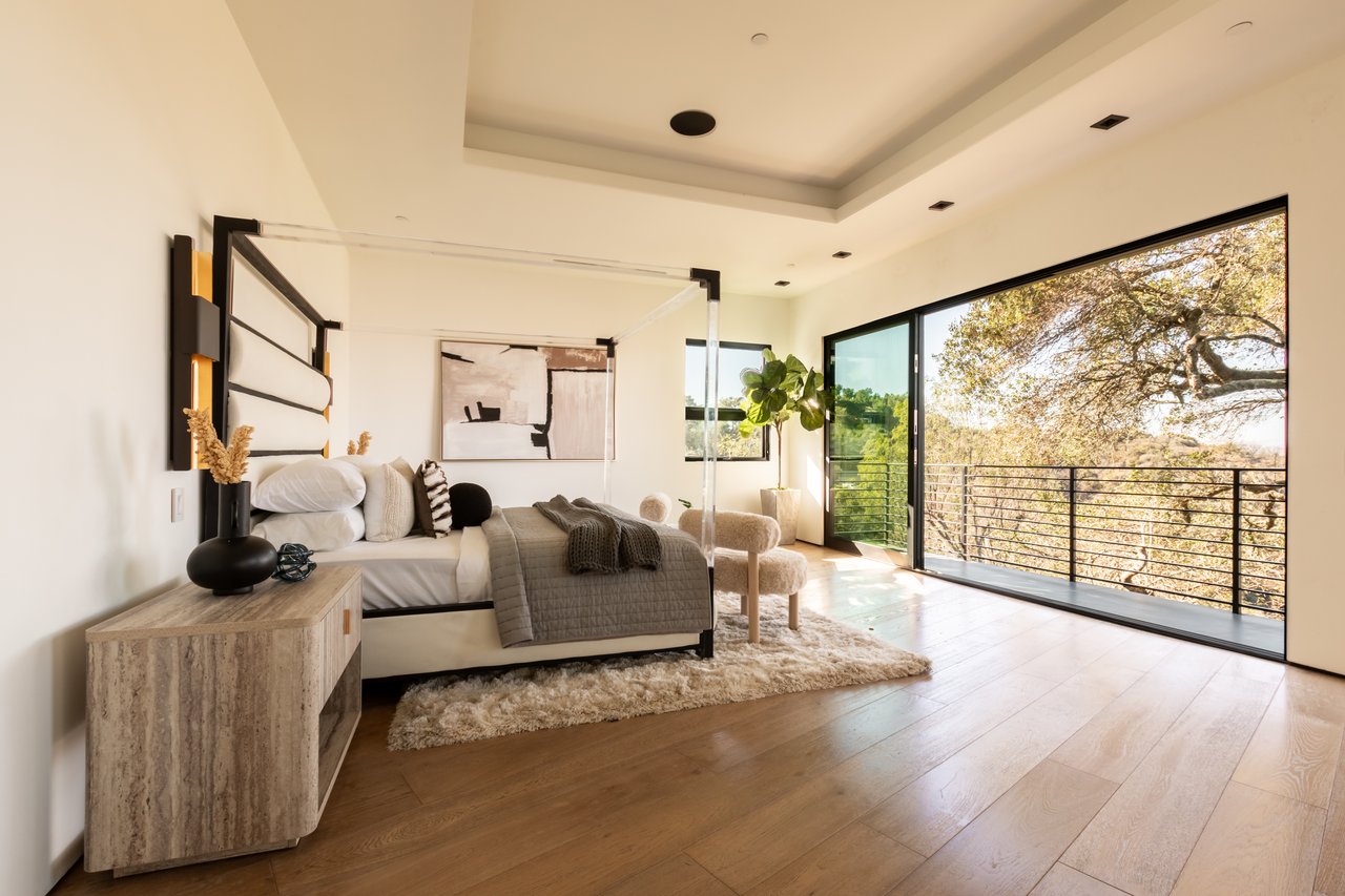 13331 Mulholland Dr, Beverly Hills