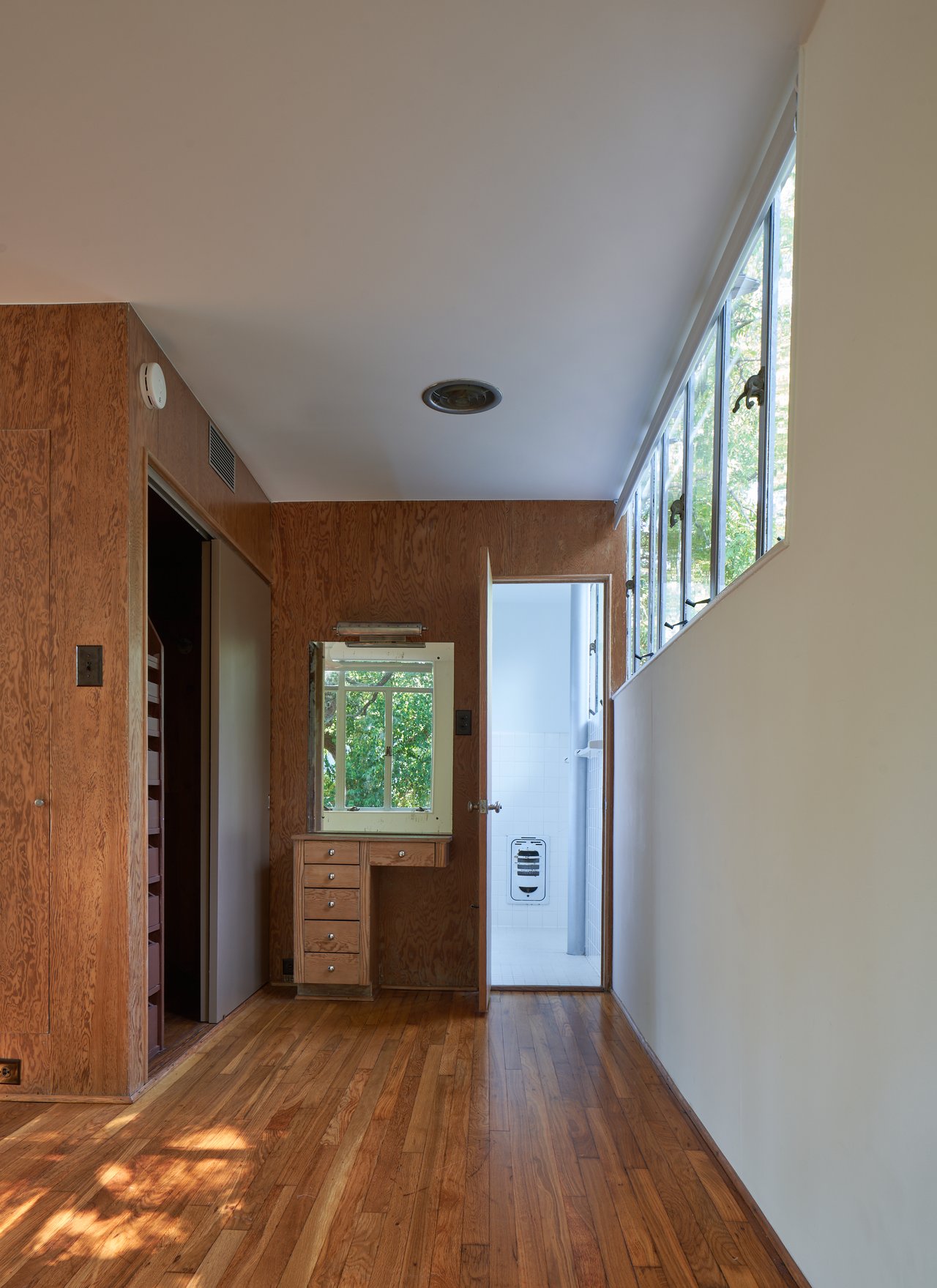 The Perch - Rare International style Architecture in Austin 