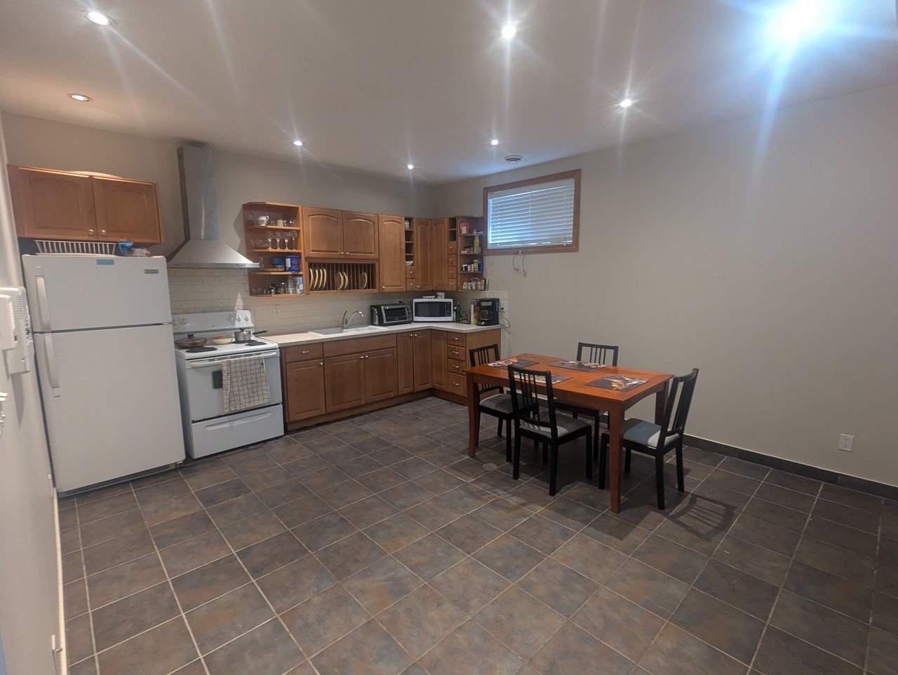 48 Mississauga Rd N 4