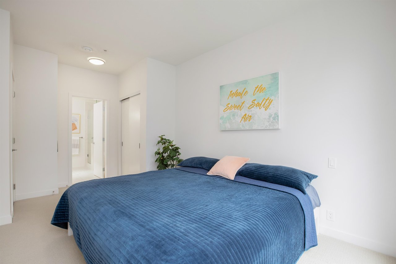 4867 Cambie St, #103