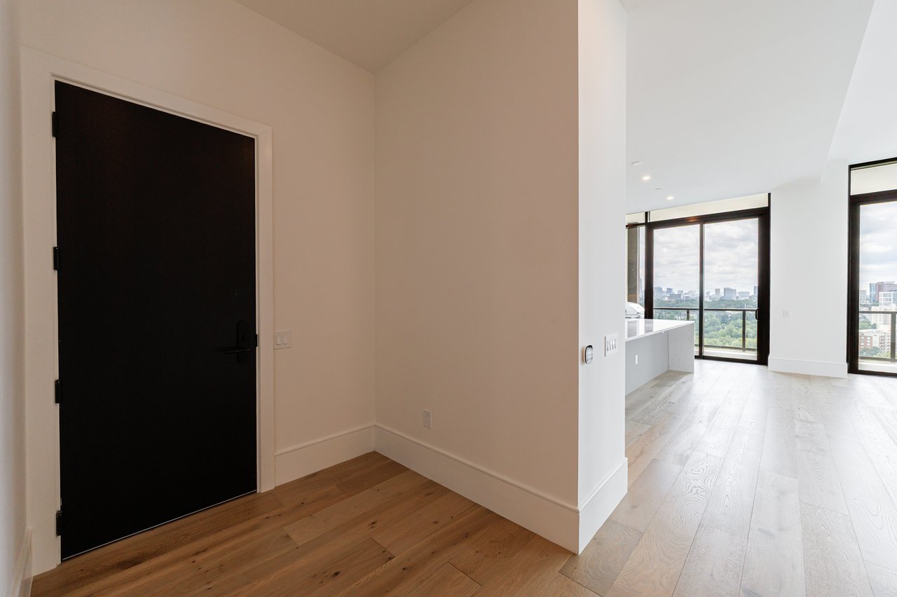 2425 Peachtree Road Unit 1806
