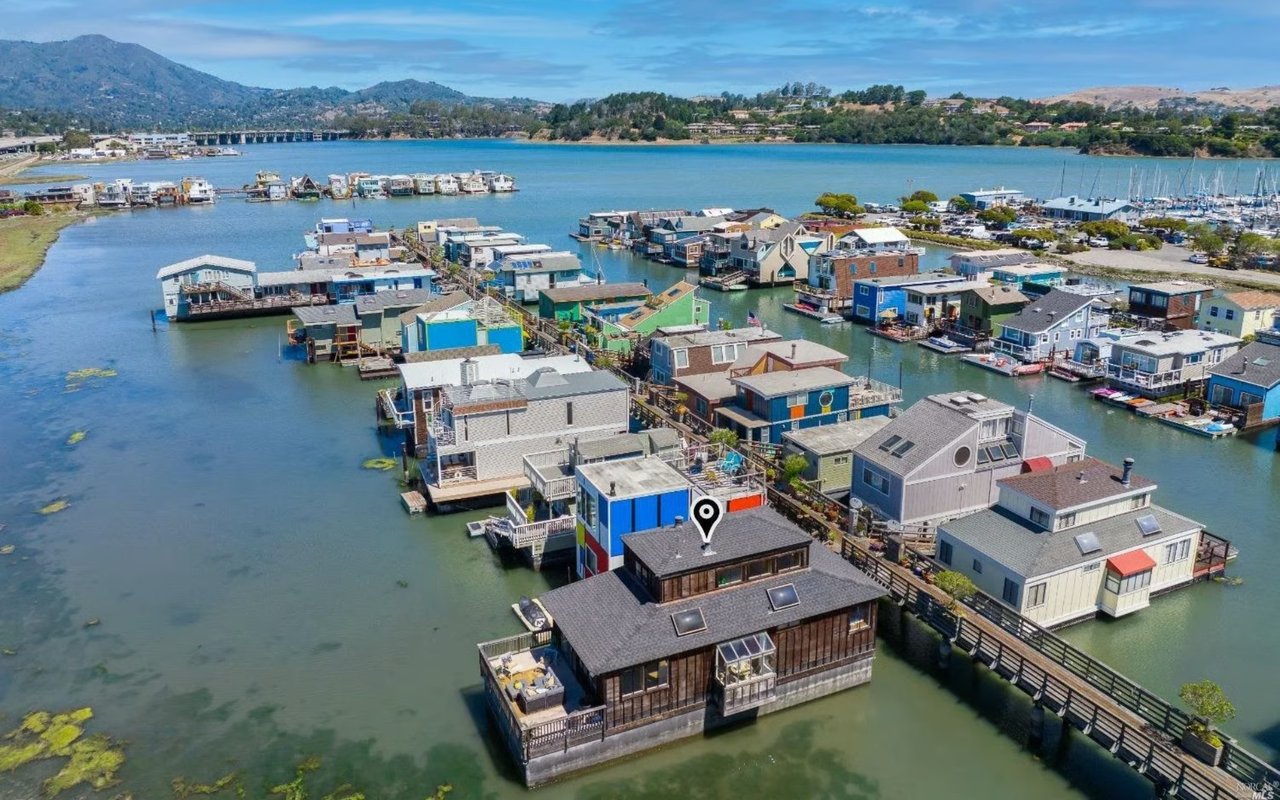 Top 10 Things to Know When Buying a Floating Home