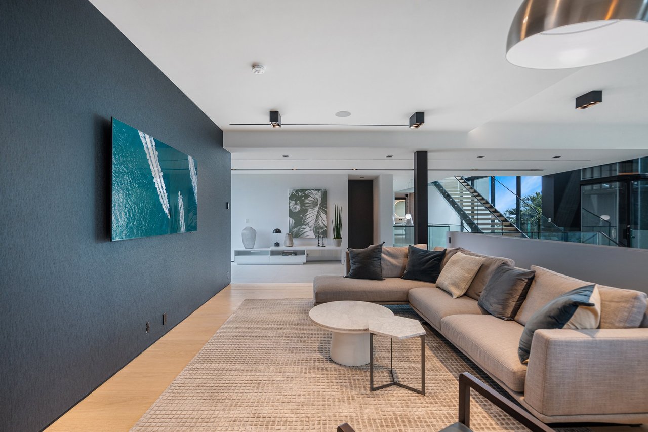February 2025 | Sabal Development, led by Pascal Nicolai, Finalizes $20.6 Million Sale of Exquisite Venetian Island Estate