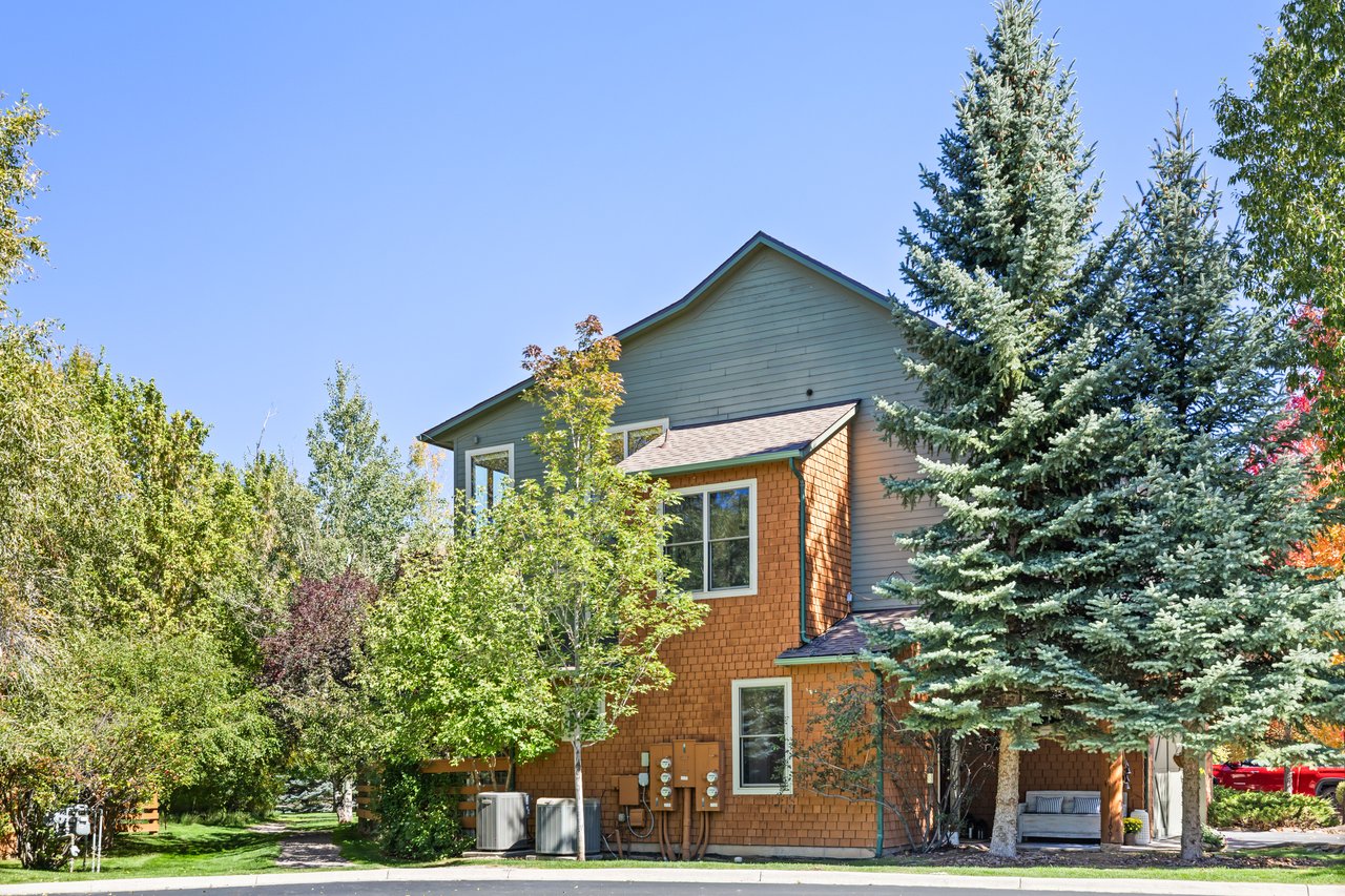 Fully Remodeled End Unit with Designer Luxury