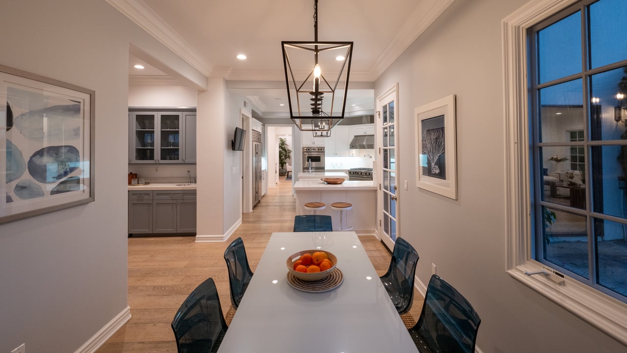 3686 Benedict Canyon Ln, Sherman Oaks 