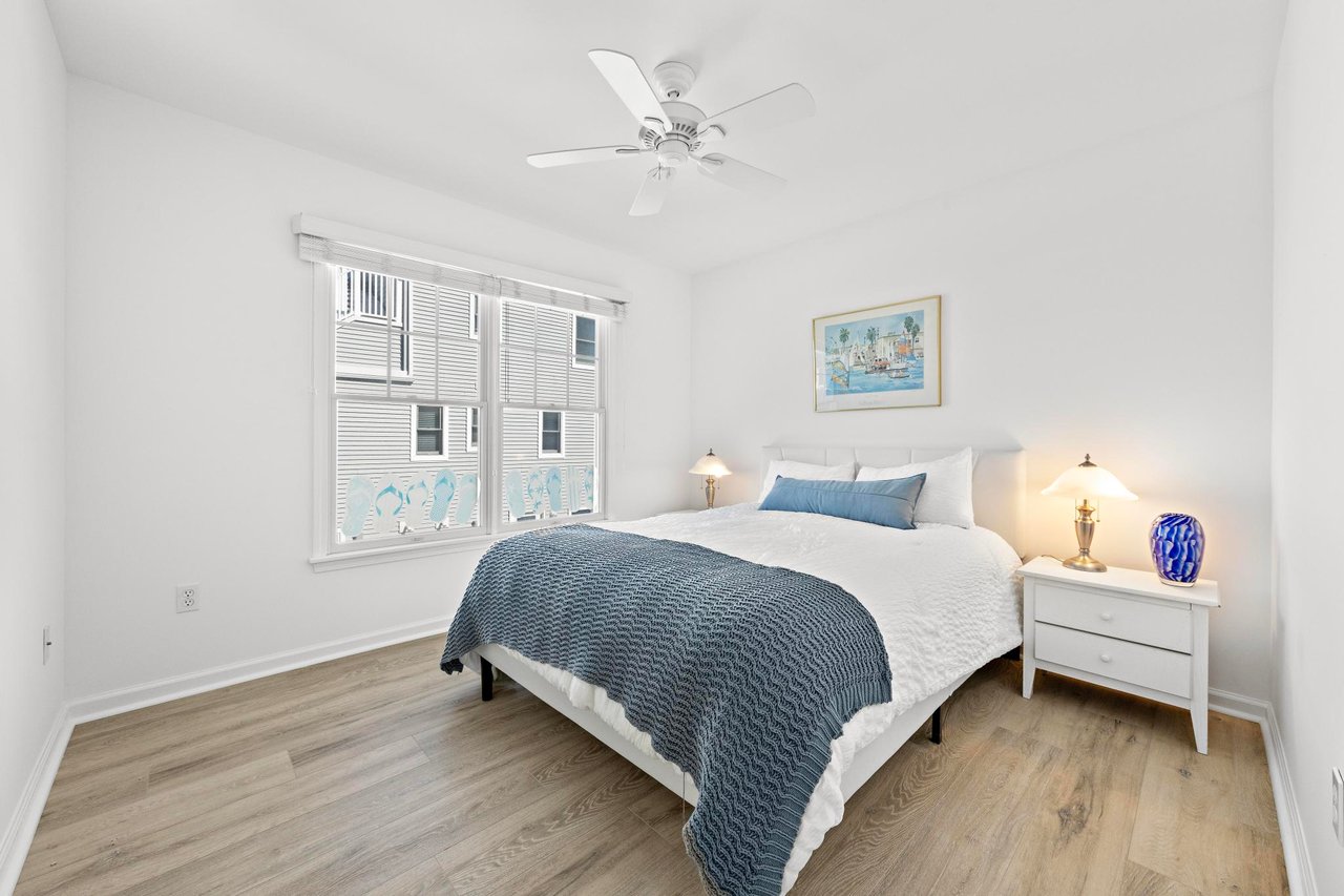 7 W Julia Ave, Long Beach Twp