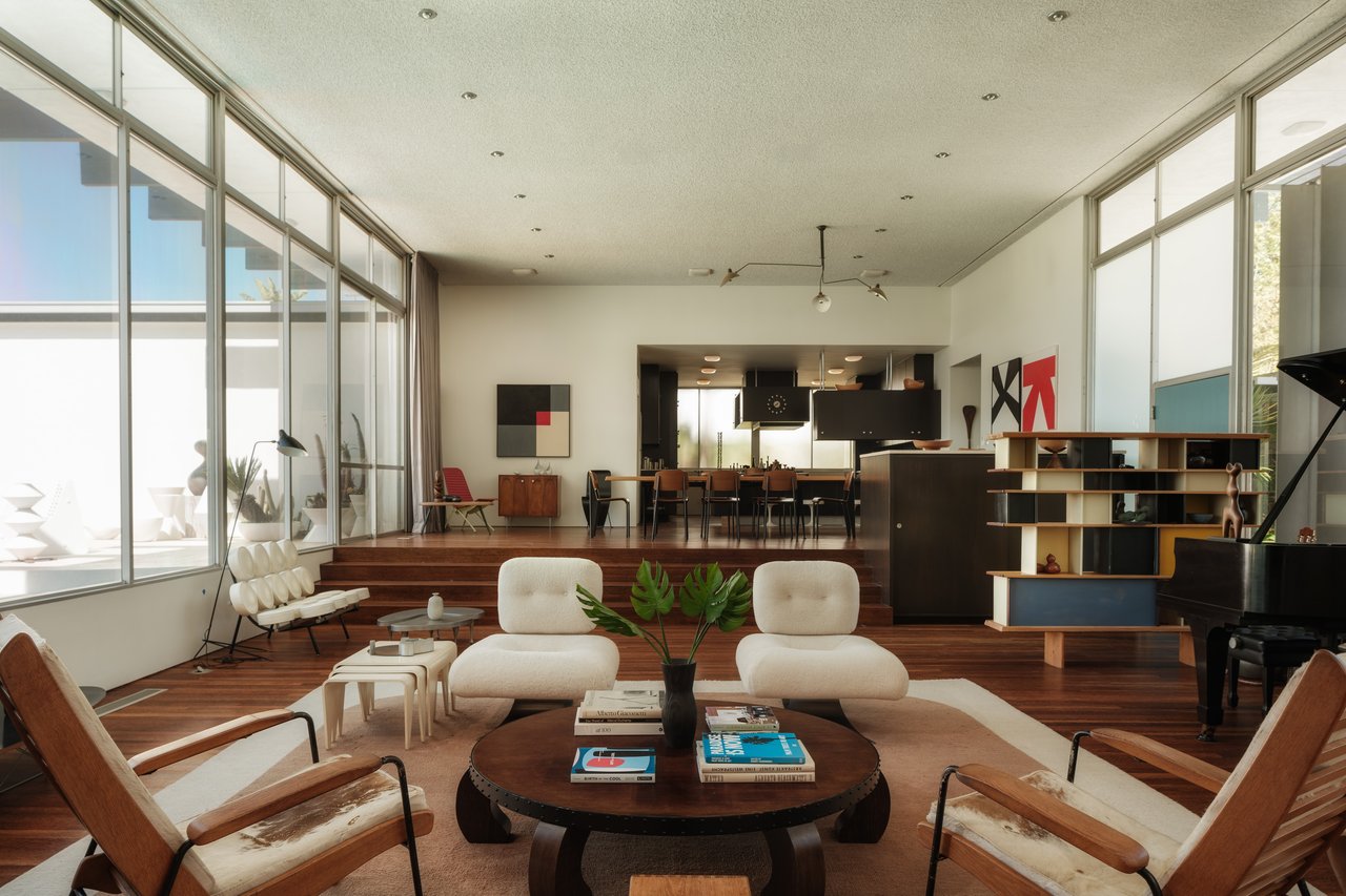 1911 La Mesa Dr