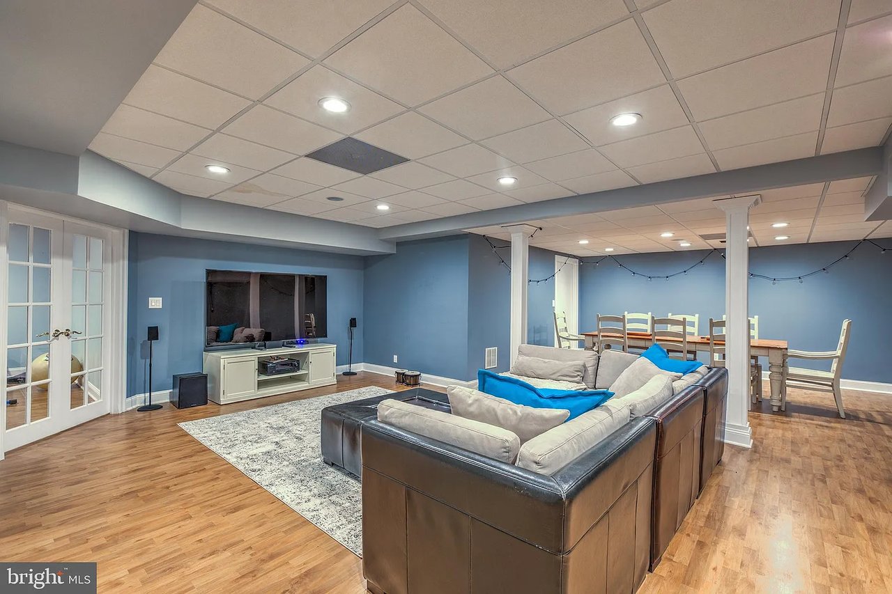 6 Rustic Dr