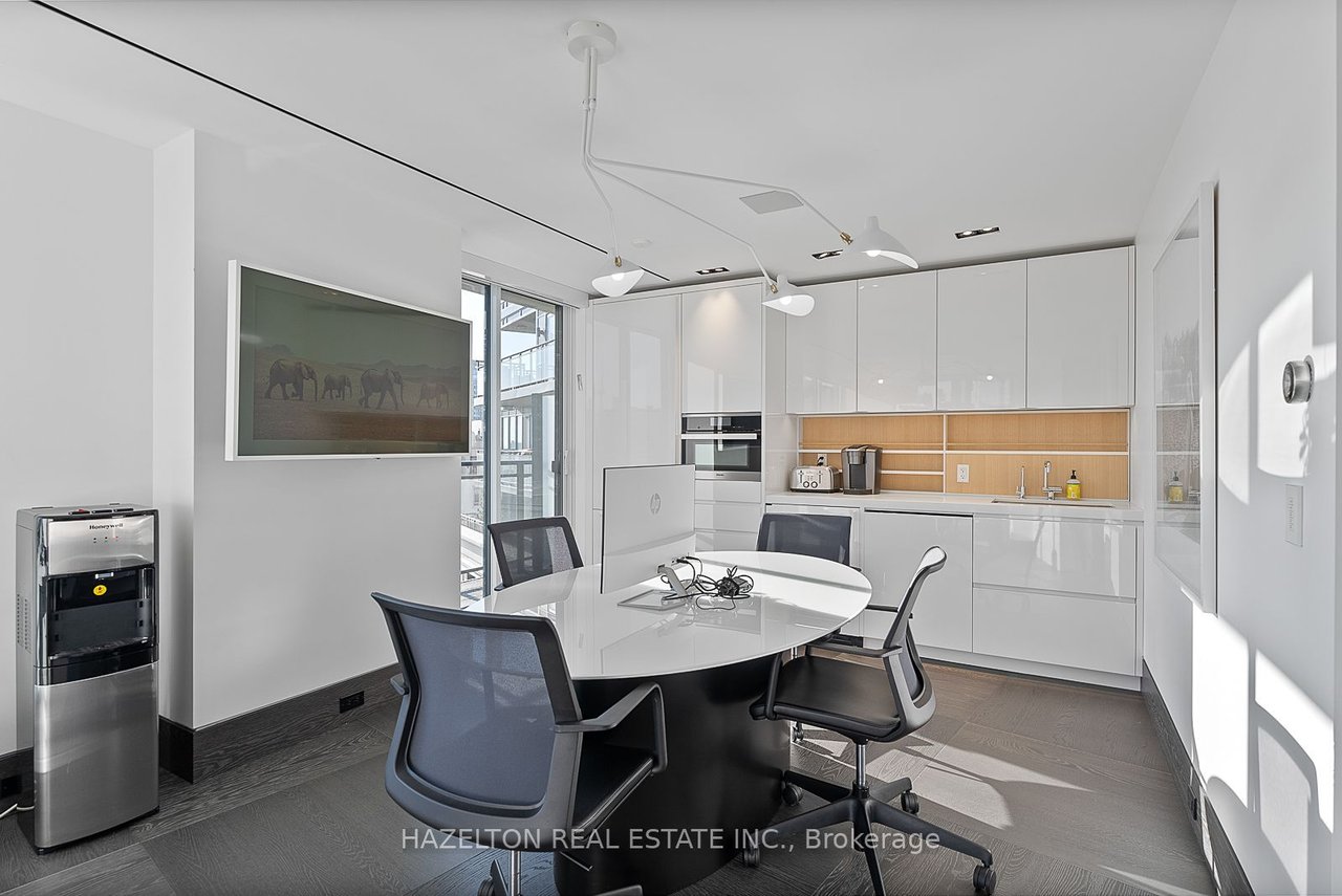 YORKVILLE'S PINACLE OF LUXURY PENTHOUSE