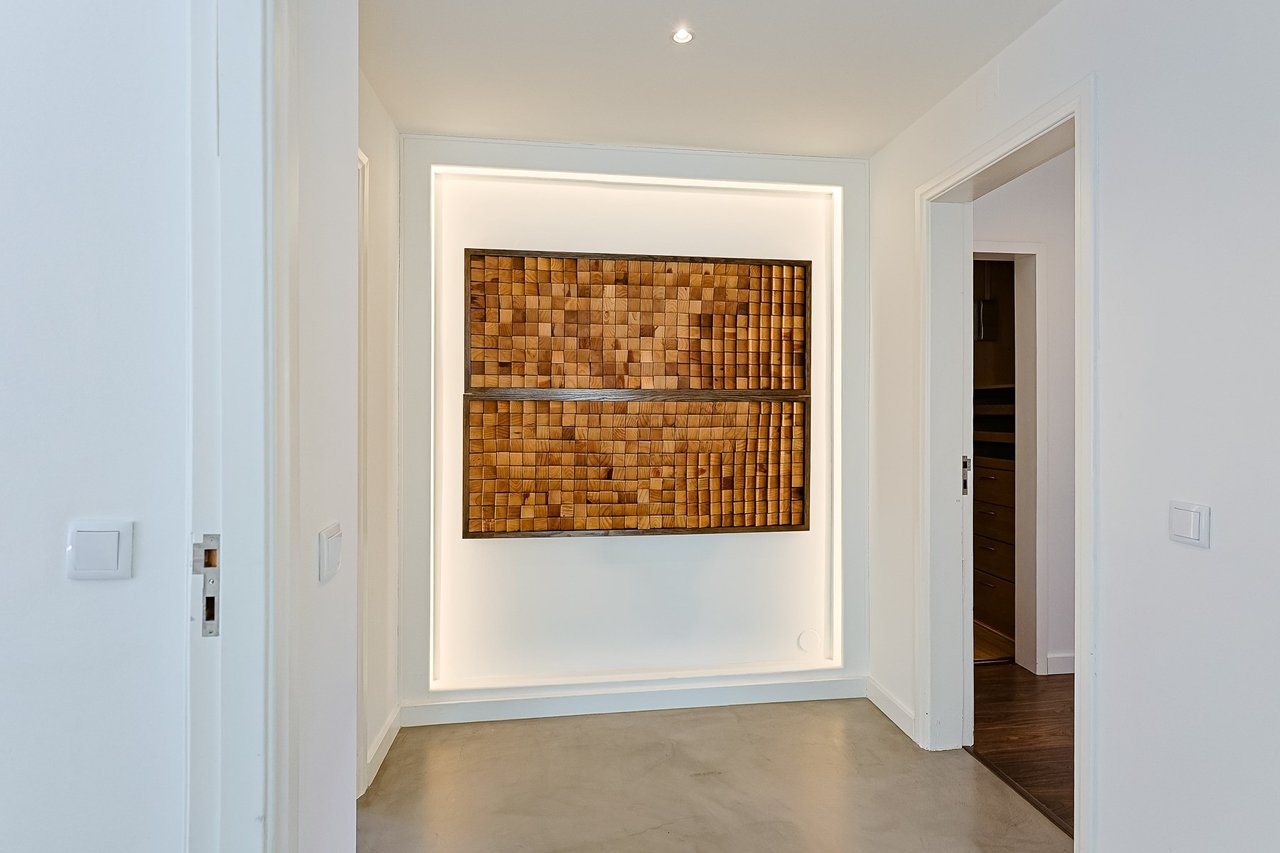 Stylish Renovated 5-Bedroom Villa with Pool in Monte Estoril’s Prestigious Avenida de Portugal