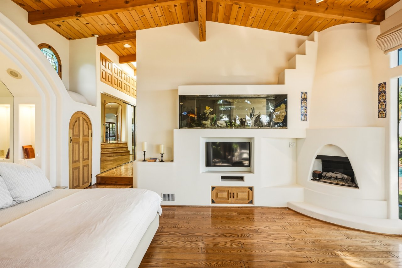 3400 Coast View Dr
