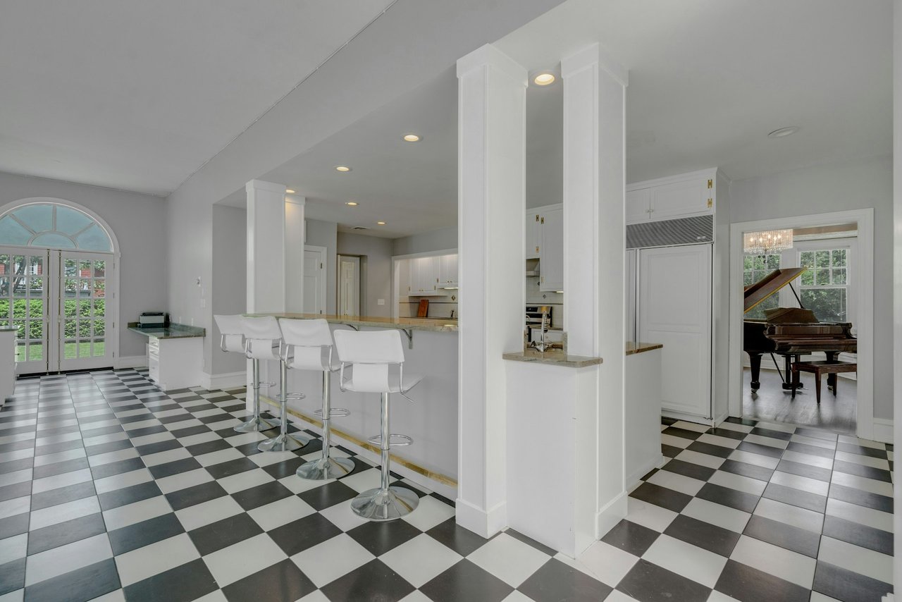 225 Glen Road