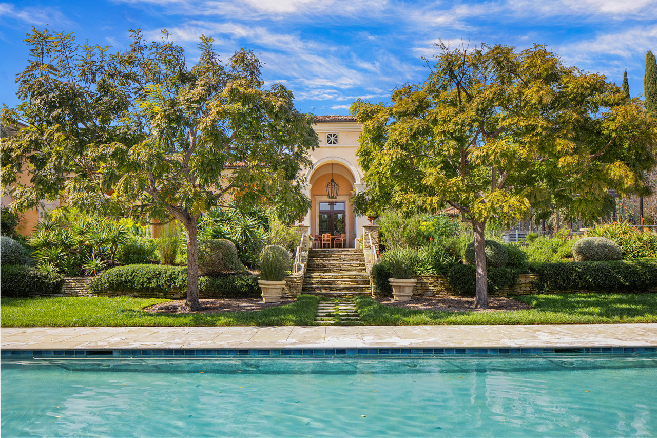 28 Beverly Park Ter