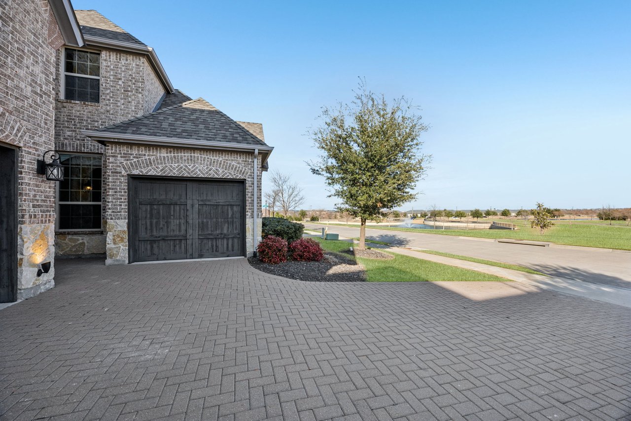 1001 Grassy Shore Ln