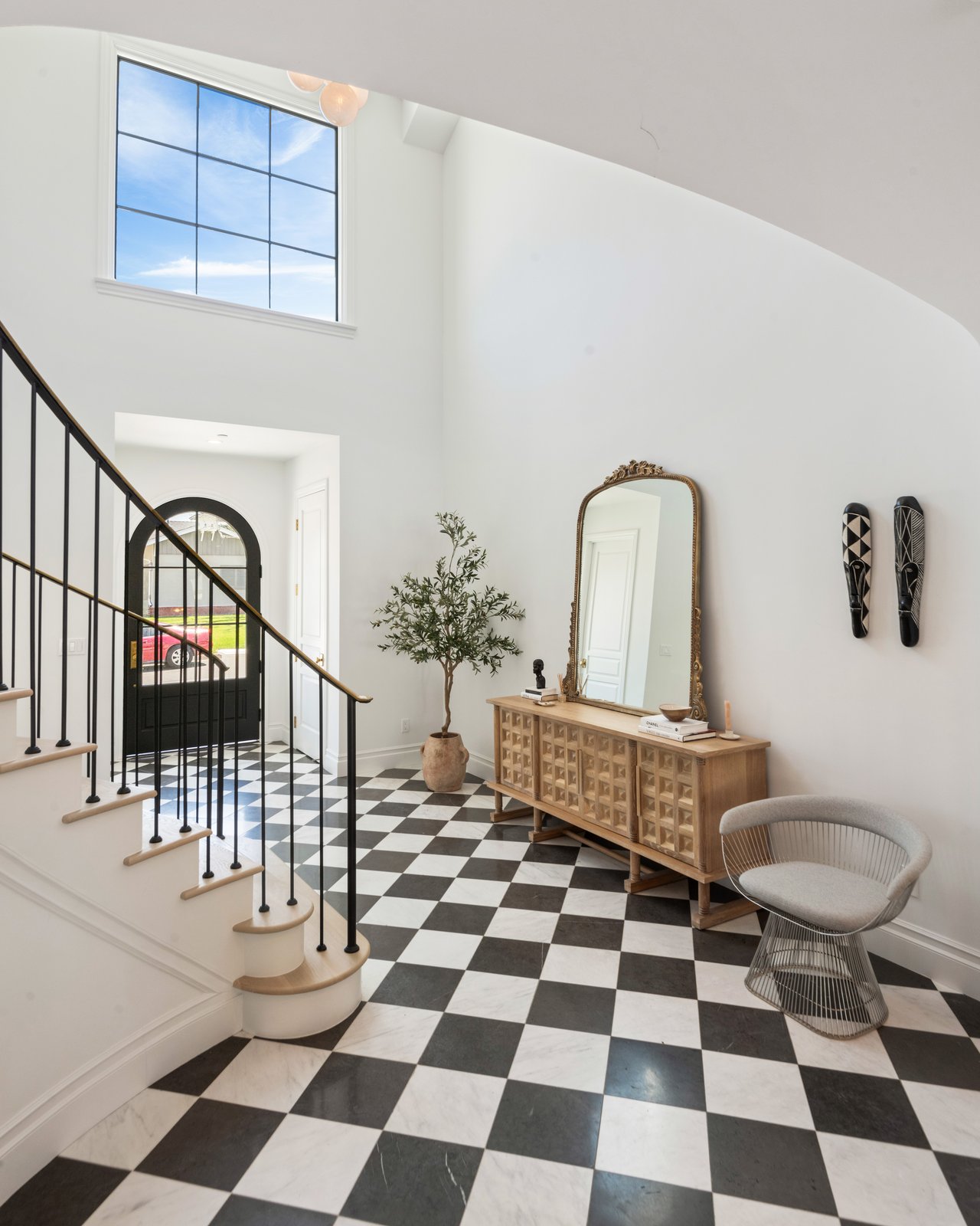Samantha Littrell – South Bay realtor with expertise in residential and commercial sales across Los Angeles.