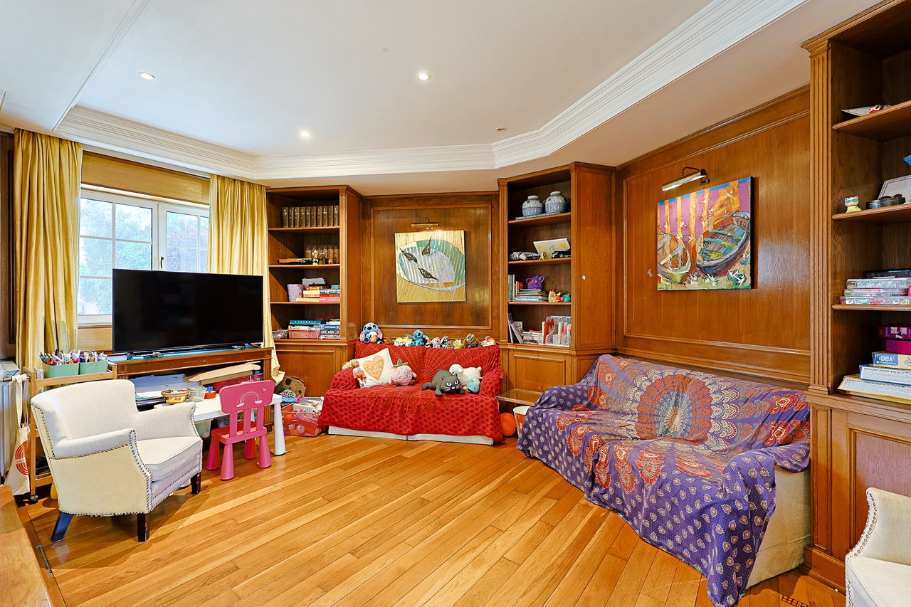 Spacious 8+2-Bedroom Villa with Pool for Rent in Cascais
