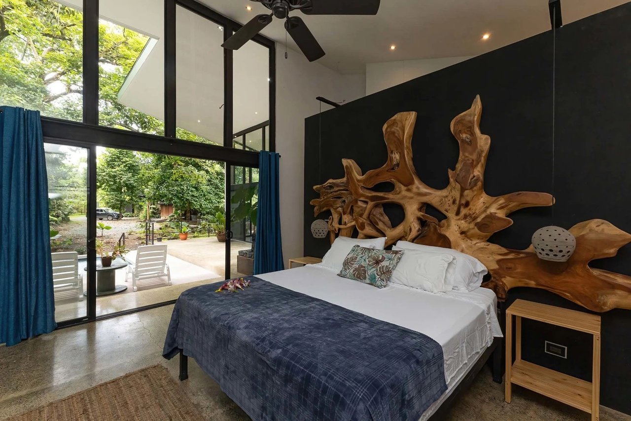 Gorgeous New Rainforest Villa with Pool and Creek, 20 minutes from Quepos