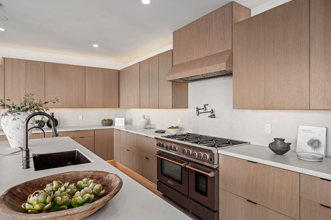7212 Mulholland Dr, Hollywood Hills