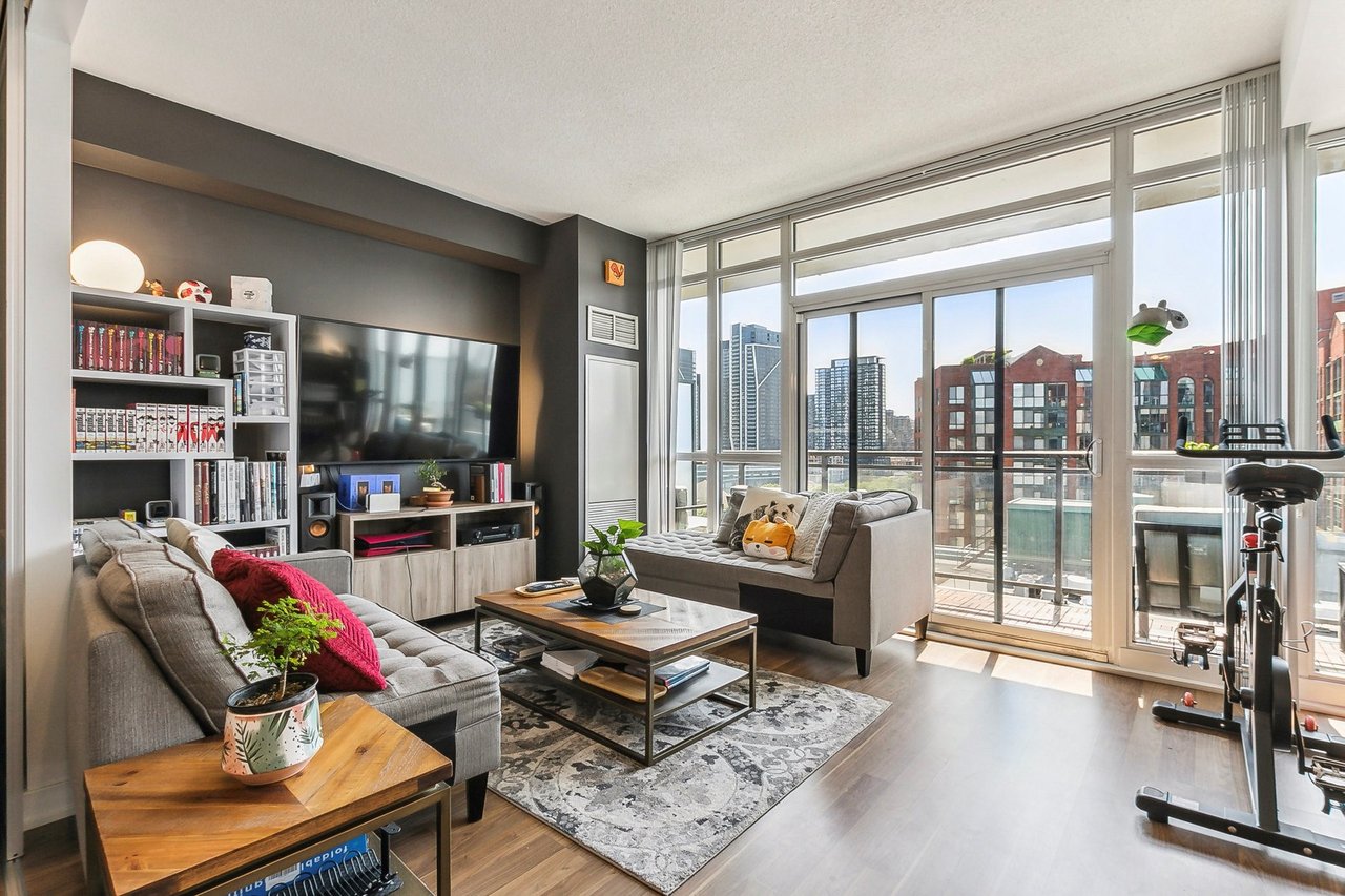 775 King St W Unit: 906
