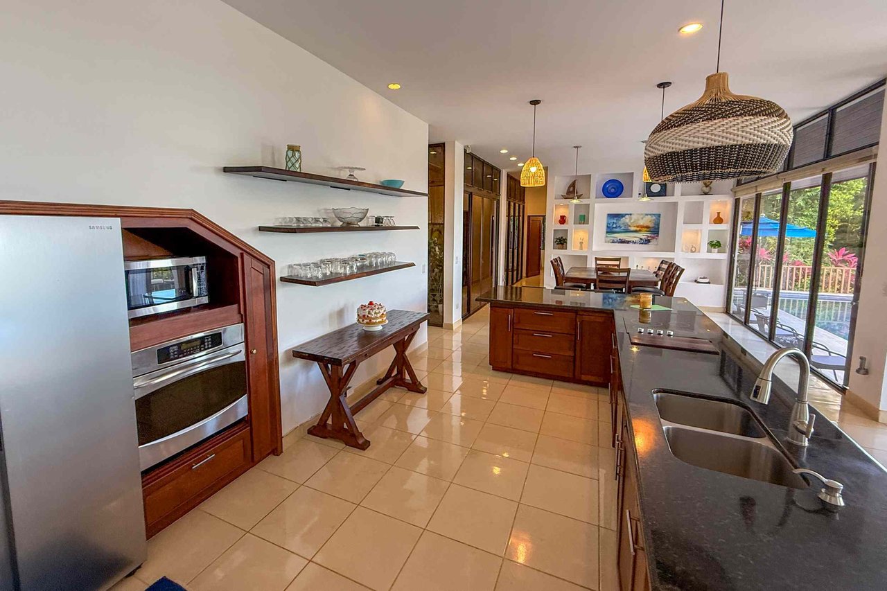 Panoramic Ocean View 4-Bedroom Home with Big Pool & Ample Space to Entertain in Ojochal Costa Rica