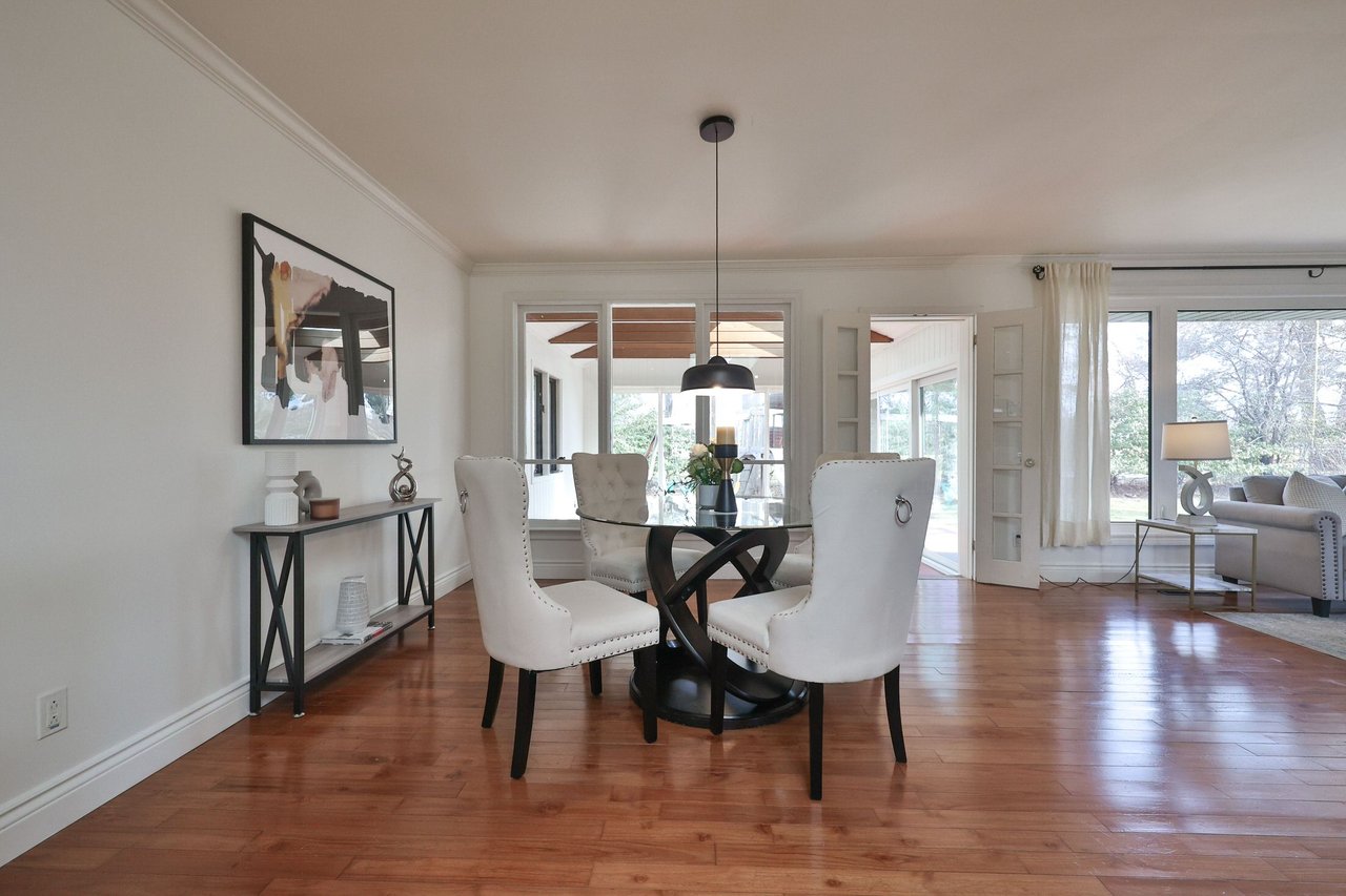 1439 Larchview Trail