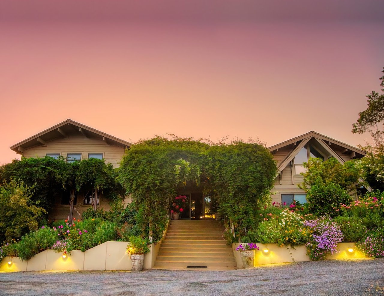 8 Sonoma Wineries Where You Can Spend the Night
