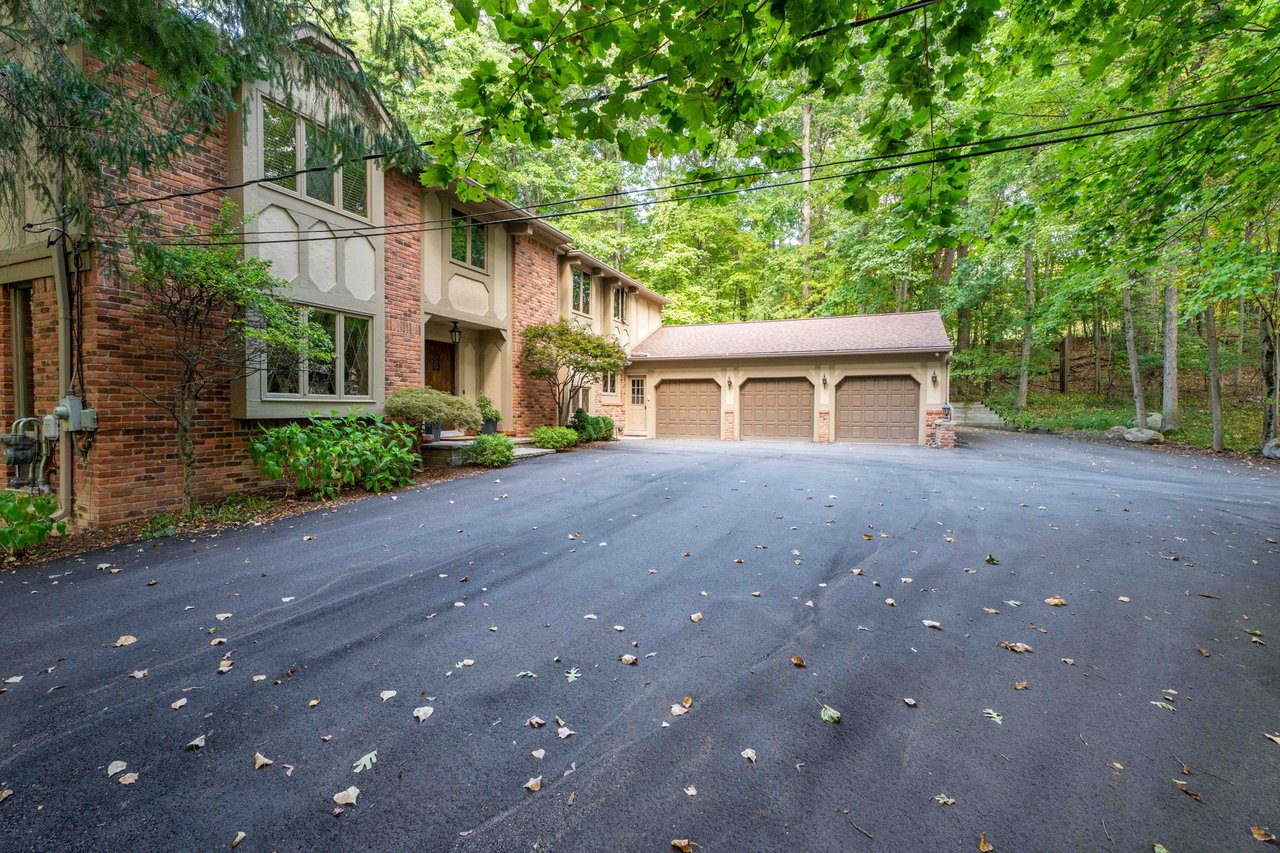 1100 Bretton Lane, Bloomfield Hills