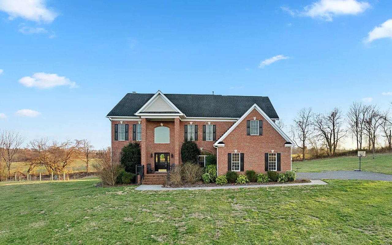 38255 Sleepy Hollow Ln