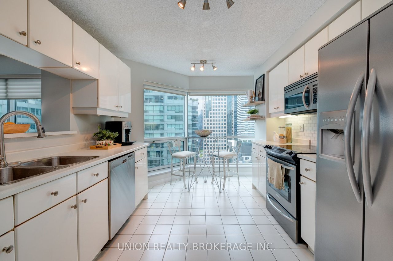10 Yonge St, Ste 2012
