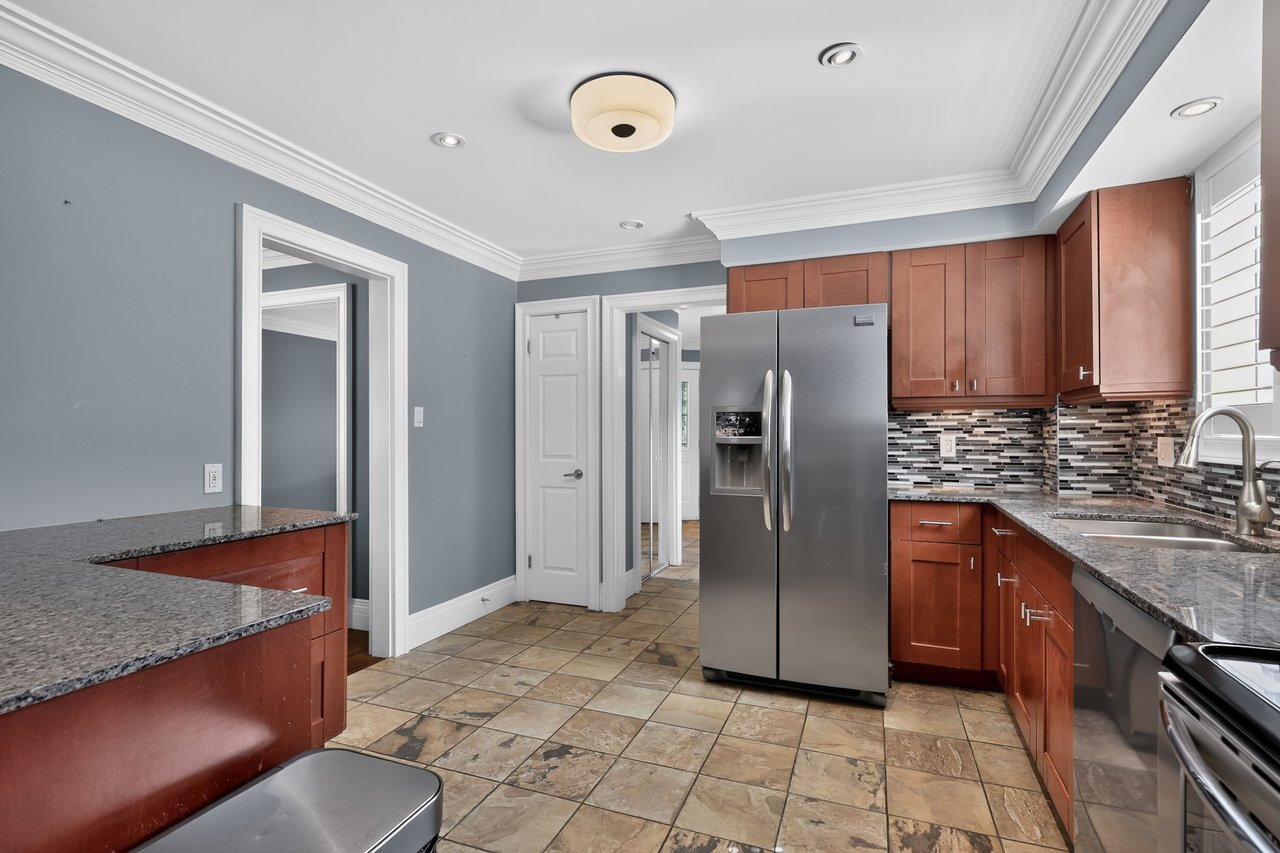 2102 Salma Crescent, Burlington