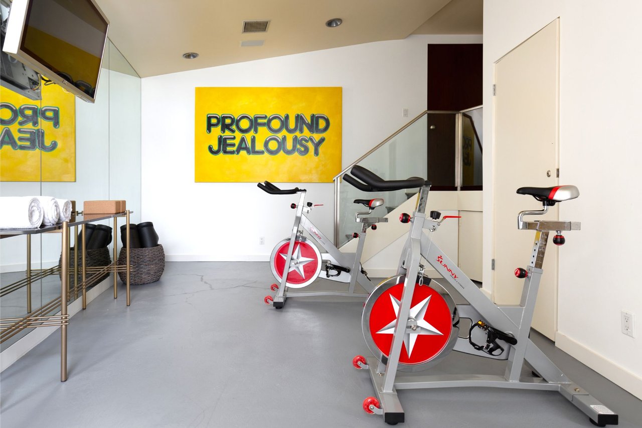 8713 Sunset Plaza Ter