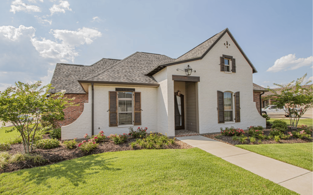 Top Landscaping Tips for Sunset Hills, MO Homes to Improve Curb Appeal