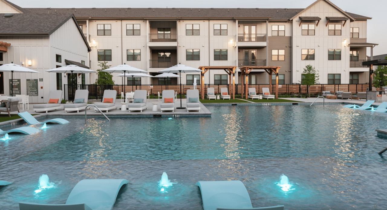 10 weeks free + $2,500 e-gift card