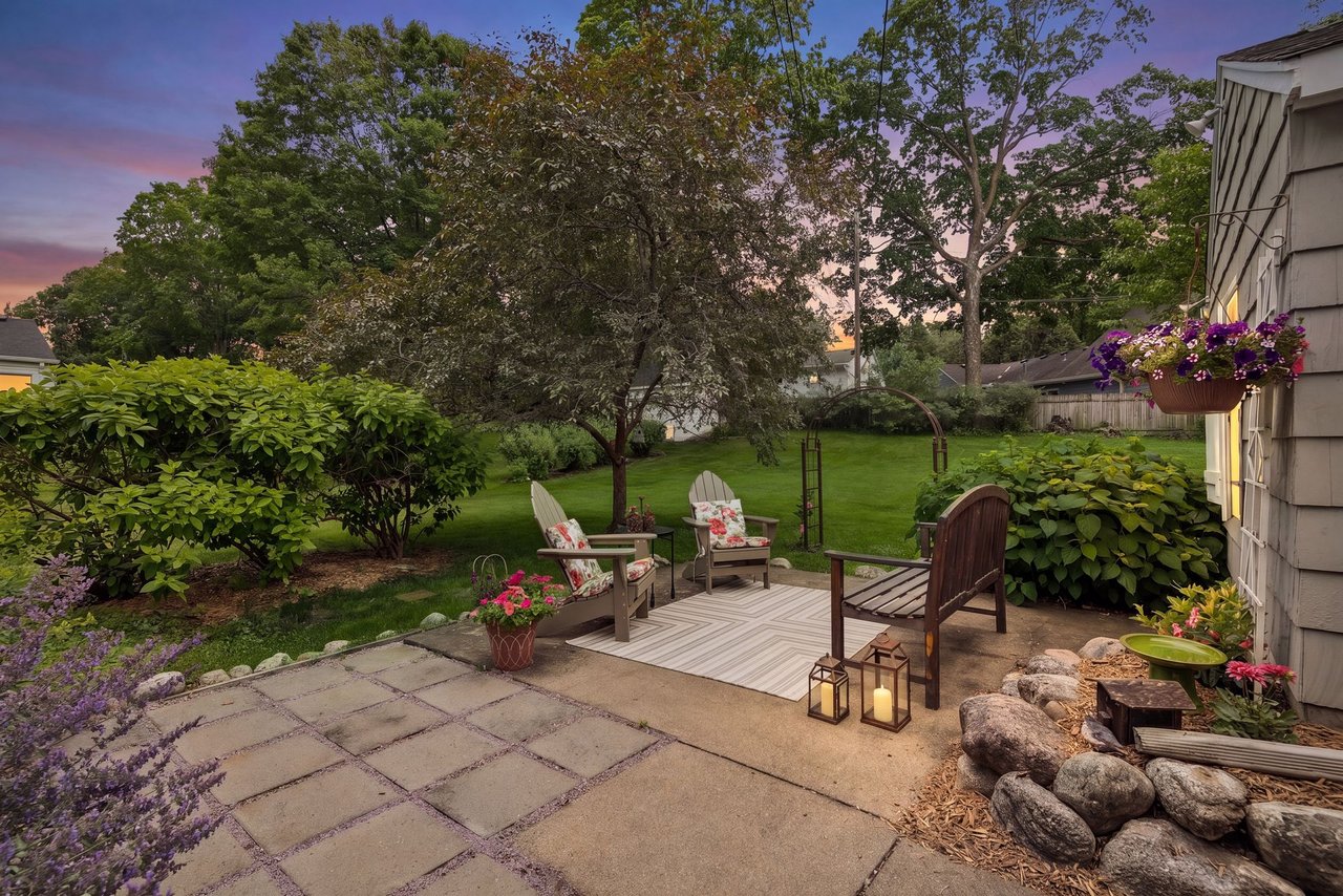 20600 Carson Road, Deephaven