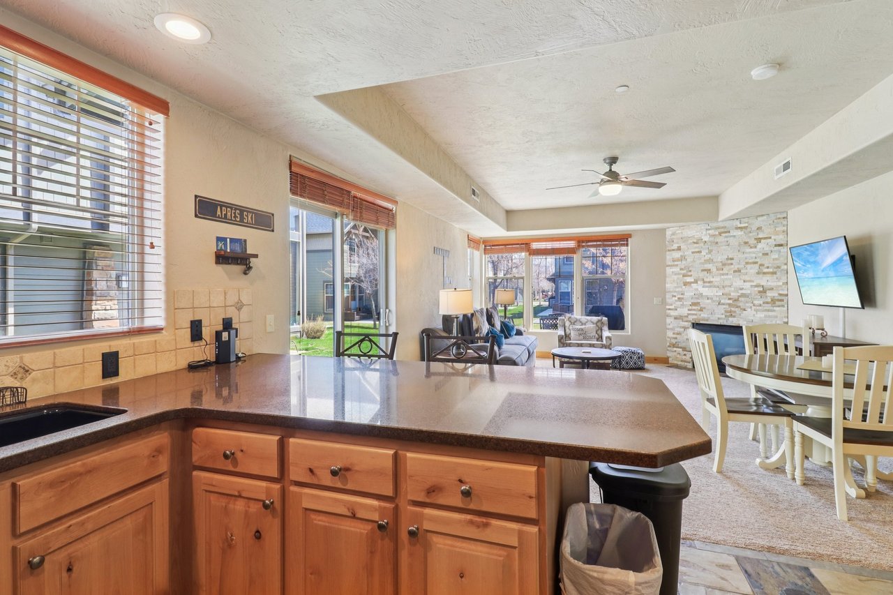 6010 N Fox Pointe