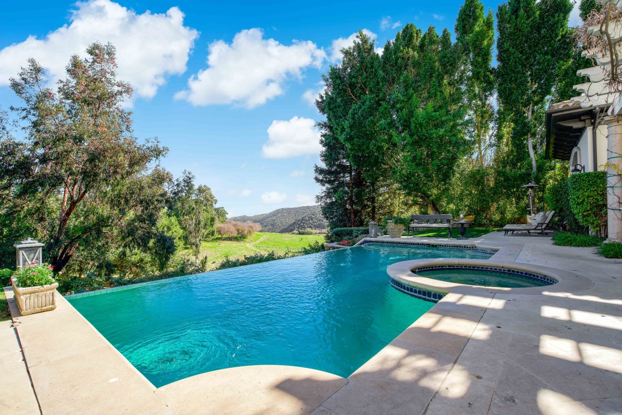 16677 Stone Oak Park