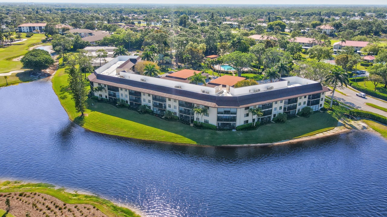 413 Augusta Blvd #105